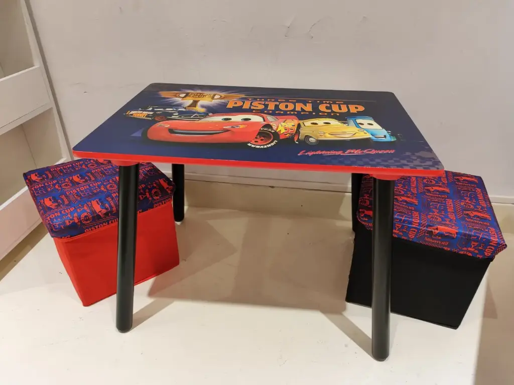 Combo de mesa y 2 puff Car