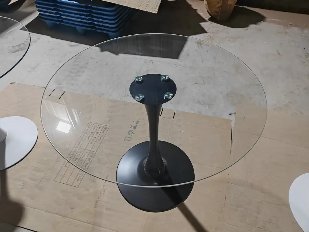 Mesa Tulip de vidrio 90cm Negro