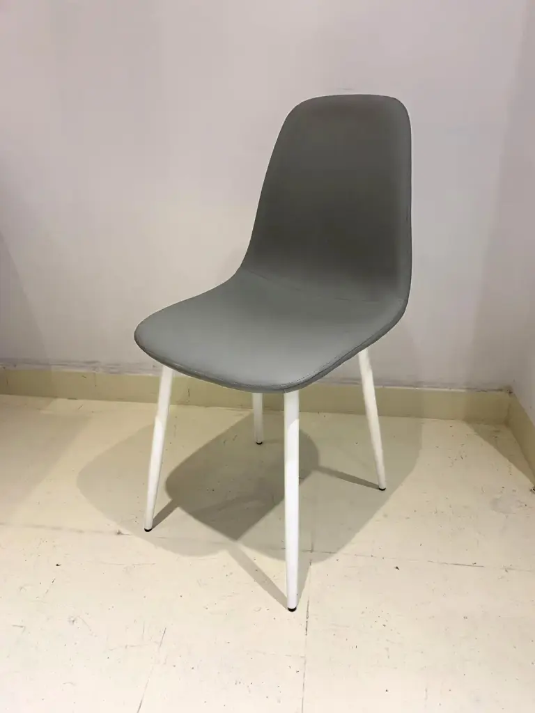 Silla Albis Base Blanco con Asiento Ecocuero Gris
