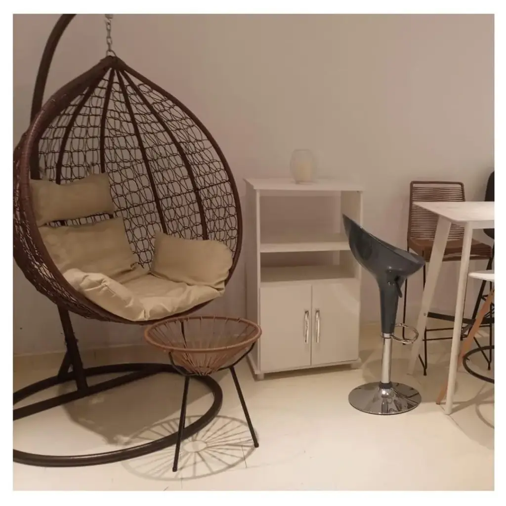 Hamaca con pie y almohadon Beige