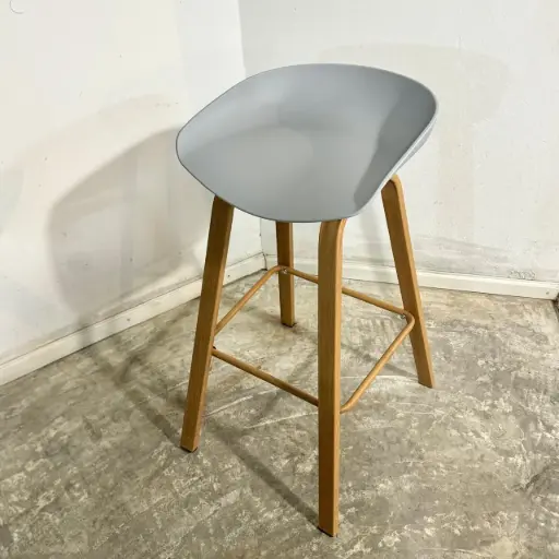 [BNT00G] Banqueta new tulip gris